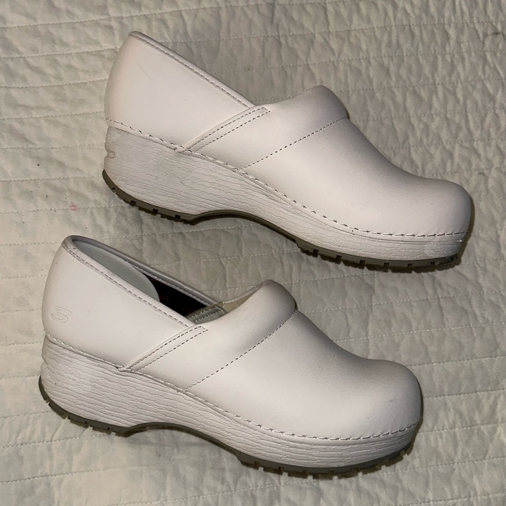 Nursing ClogsSkechers worn once 9.5 white